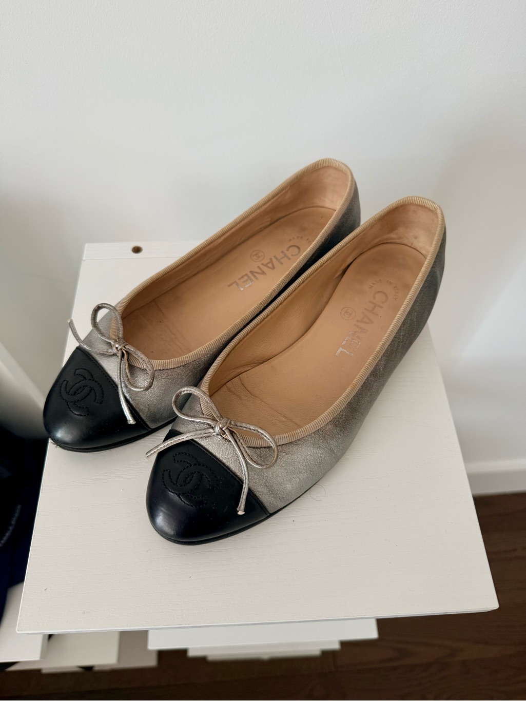 Chanel Metallic Silver Leather Ballet Flats Size 5.5/6 (Orig $1250)